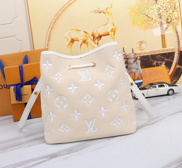 ルイヴィトンバッグ背面デザイン